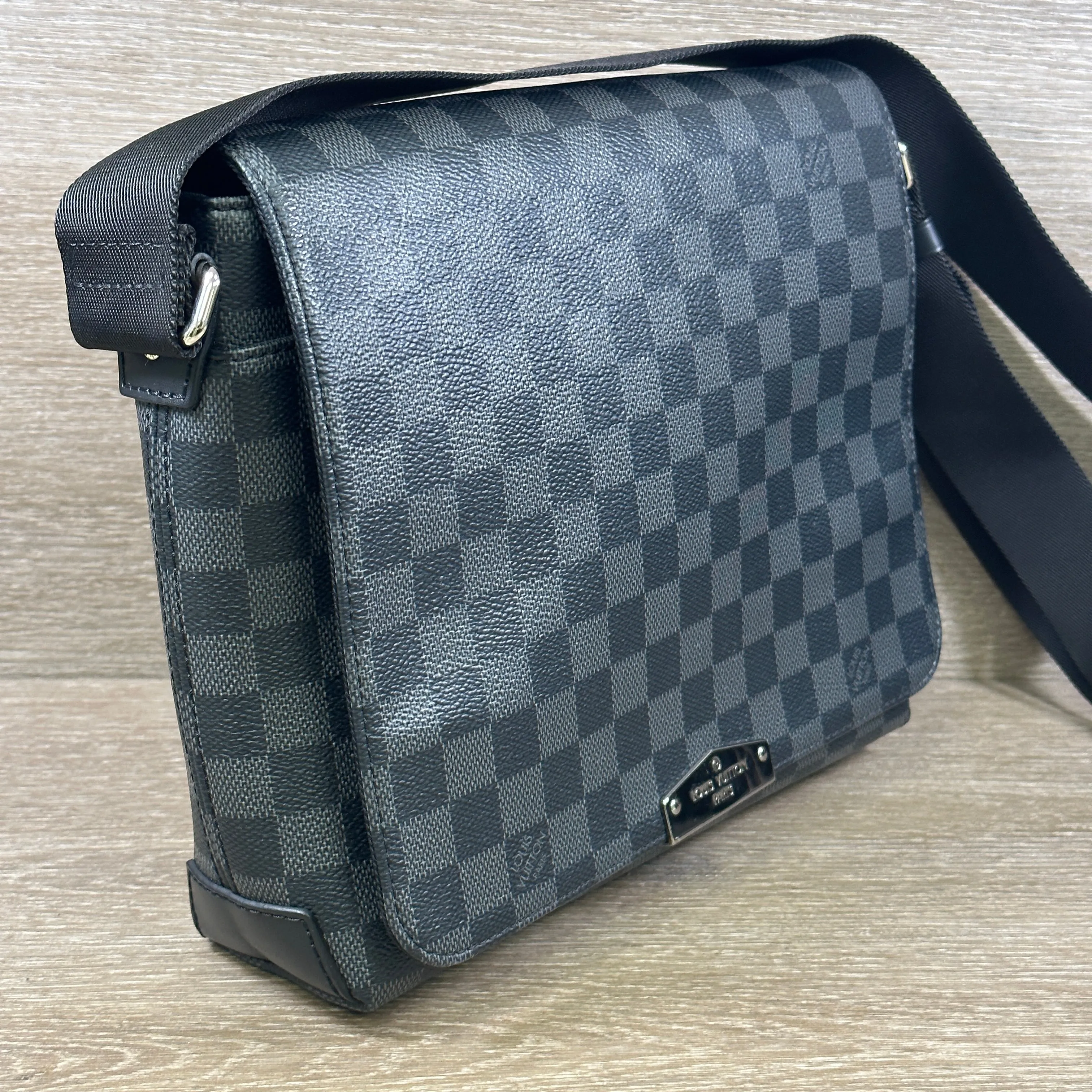 Louis Vuitton District PM Messenger Bag Damier Graphite